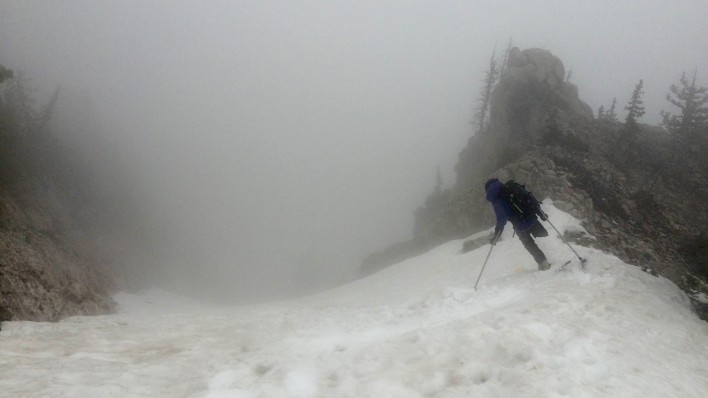 Sojitra dropping into the upper snowfield of The Ruler. [Photo] Courtesy Vasu Sojitra