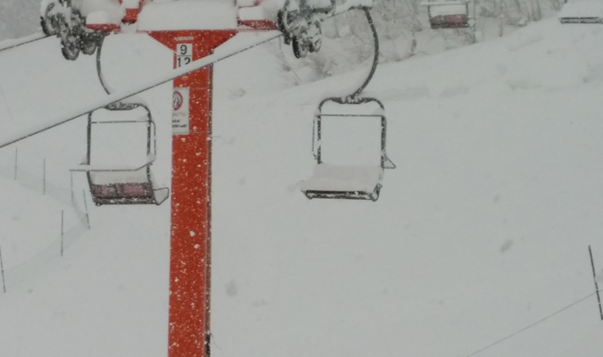 The snow accumulates rapidly in Niseko. [Photo] Louise Lintilhac