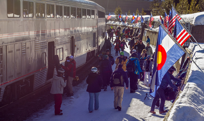 The Ski Train attracts crowds. [Photo] 